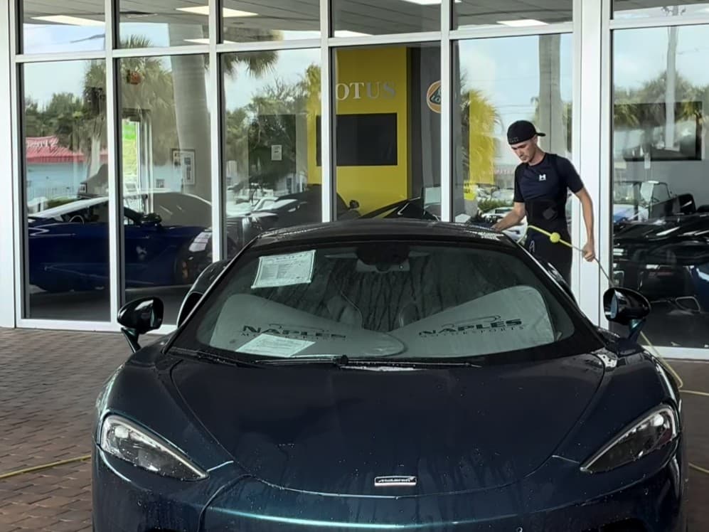 McLaren GT