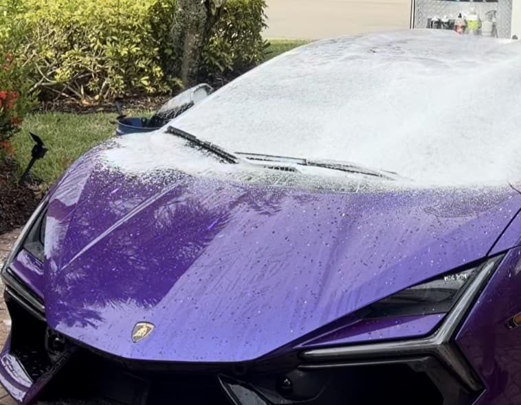 Lamborghini Revuelto