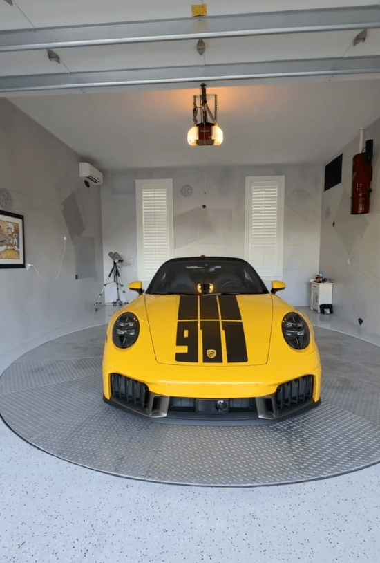 Porsche 911 in the E-Z Auto Spa 239 studio